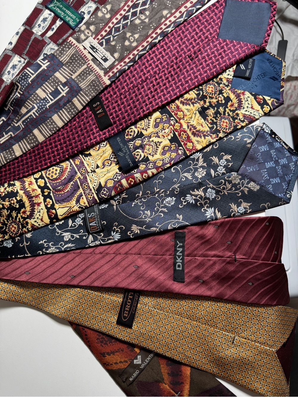 Lot of 8 Vintage Silk Ties DKNY DAKS Mario Valentino Daniel Hechter - Picture 4 of 7